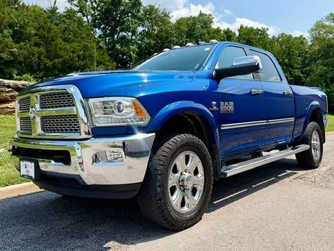 Used 2018 RAM 2500 Laramie w/ Convenience Group AWD/4WD image 2