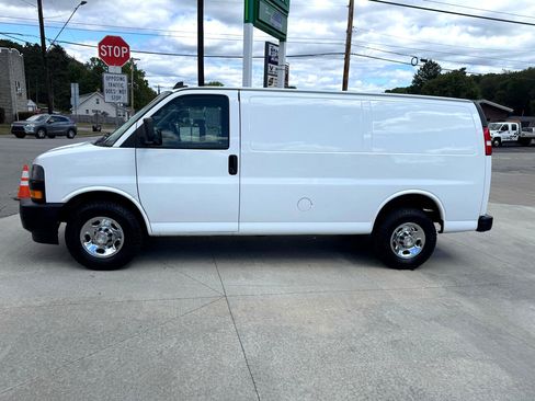 Used 2019 Chevrolet Express 2500 image 2