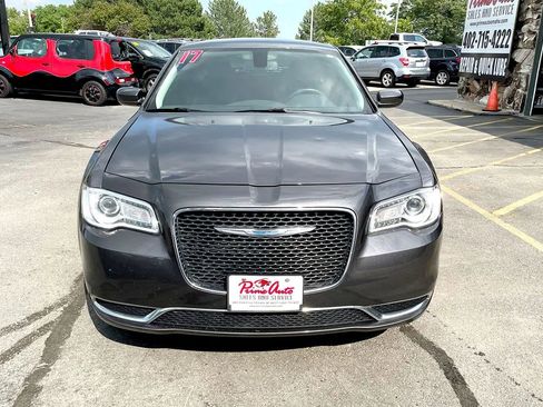 Used 2017 Chrysler 300 Limited image 15