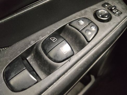 Used 2020 Nissan Kicks S image 27