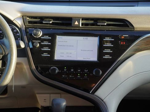 Used 2018 Toyota Camry LE image 19