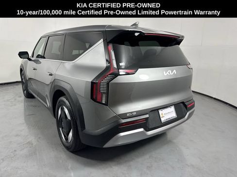 Certified 2024 Kia EV9 Light Long Range RWD image 30