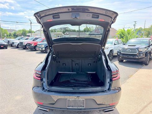 Used 2018 Porsche Macan AWD/4WD image 4