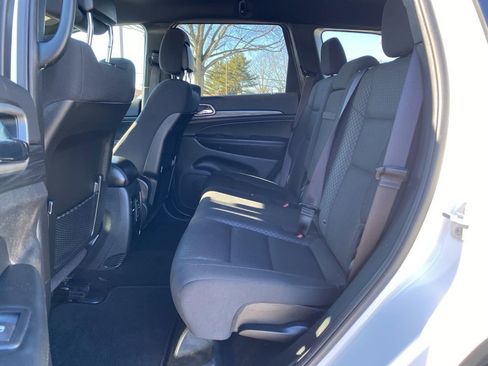 Used 2020 Jeep Grand Cherokee Laredo image 14