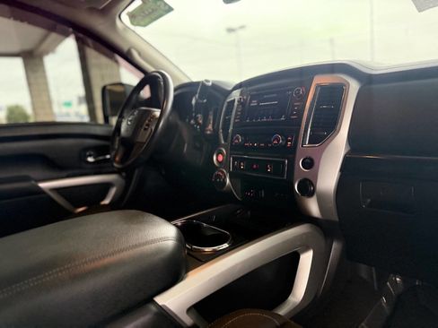 Used 2019 Nissan Titan SV w/ SV Convenience Package image 41