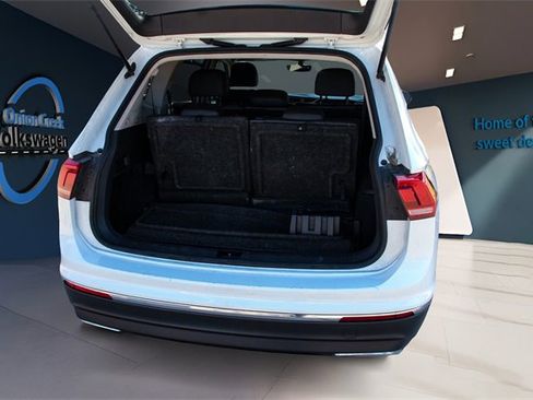 Used 2020 Volkswagen Tiguan SE w/ Panoramic Sunroof Package image 42