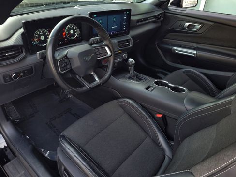 Used 2024 Ford Mustang Convertible image 10