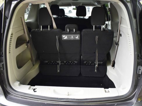 Used 2019 Chrysler Pacifica L FWD image 38