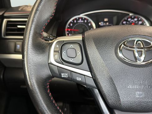 Used 2015 Toyota Camry SE FWD image 25