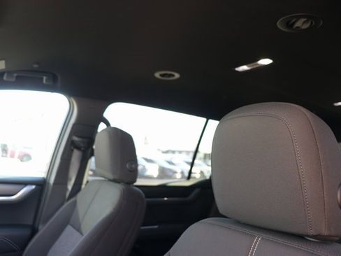 Used 2025 GMC Acadia Elevation image 18