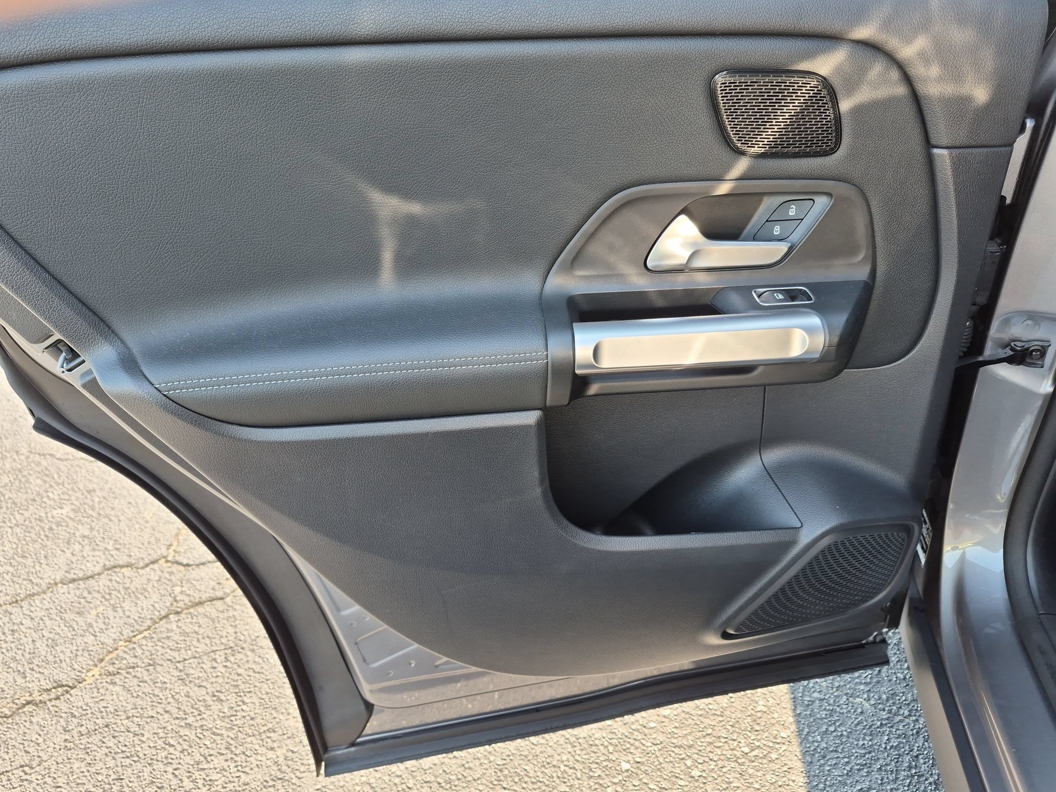 Used 2022 Mercedes-Benz EQB 350 4MATIC image 29