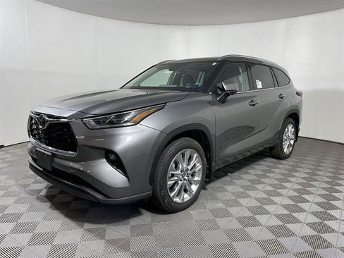 New 2026 Toyota Highlander Limited AWD/4WD image 3