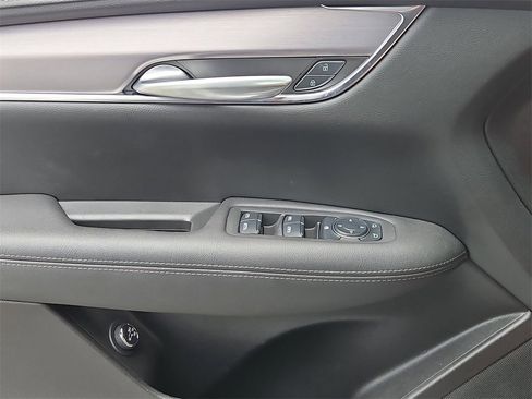 Used 2025 Cadillac XT5 Luxury image 15
