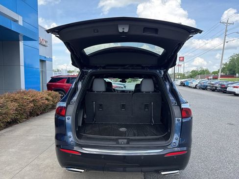 Used 2023 Buick Enclave Essence FWD image 7