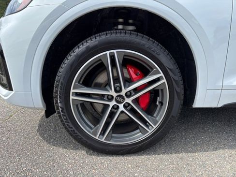 Used 2024 Audi Q5 e Premium Plus w/ Premium Plus Package image 9