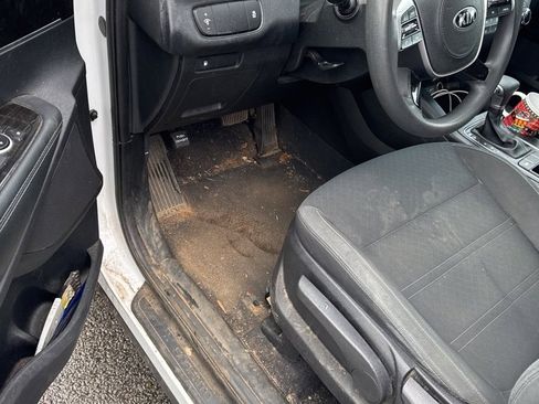 Used 2020 Kia Sorento L image 4