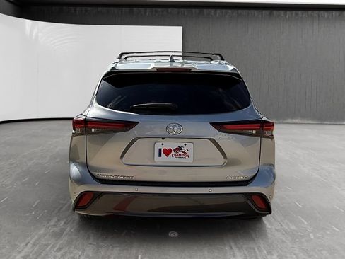 Used 2024 Toyota Highlander Limited FWD image 4