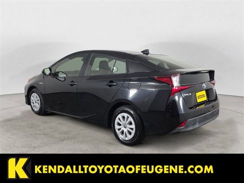 Used 2019 Toyota Prius L Eco image 3