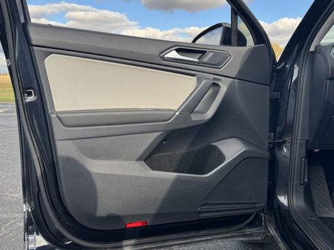 Used 2018 Volkswagen Tiguan SE image 18