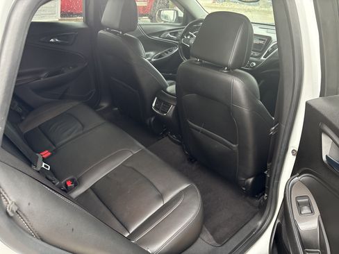 Used 2017 Chevrolet Malibu LT w/ Leather Package FWD image 13