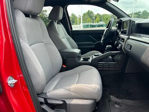 Used 2025 Toyota Tacoma SR5 AWD/4WD image 33
