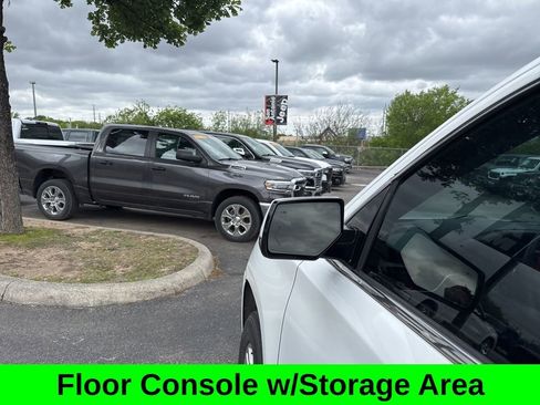 Used 2016 Chevrolet Suburban LT image 9