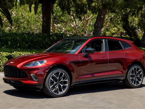 Used 2021 Aston Martin DBX AWD/4WD image 2
