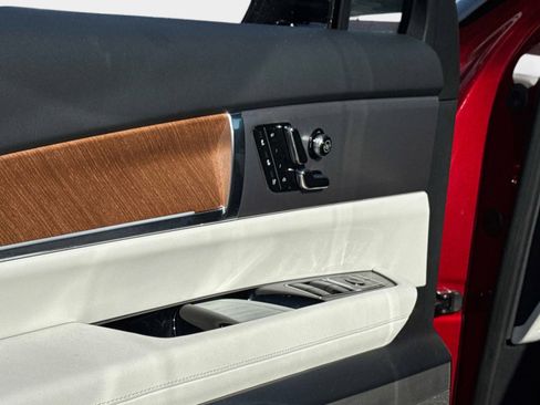 Certified 2026 Cadillac Vistiq Sport w/ LPO, Floor Liner Package image 18