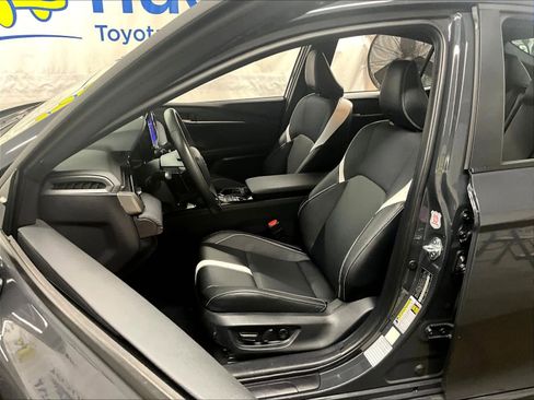 Used 2025 Toyota Camry SE image 10