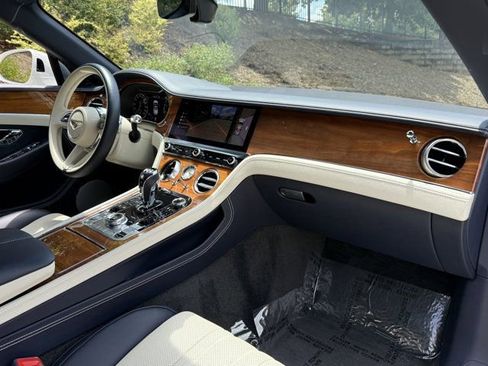 Used 2023 Bentley Continental GT V8 image 2