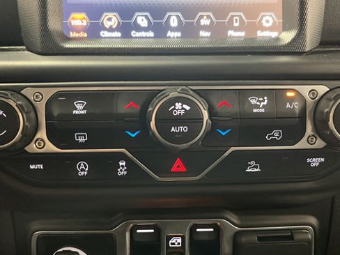 Used 2022 Jeep Gladiator Overland w/ Popular Equipment Package AWD/4WD image 17
