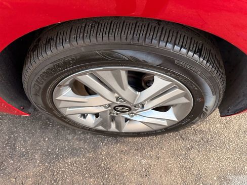 Used 2020 Hyundai Elantra SEL image 39