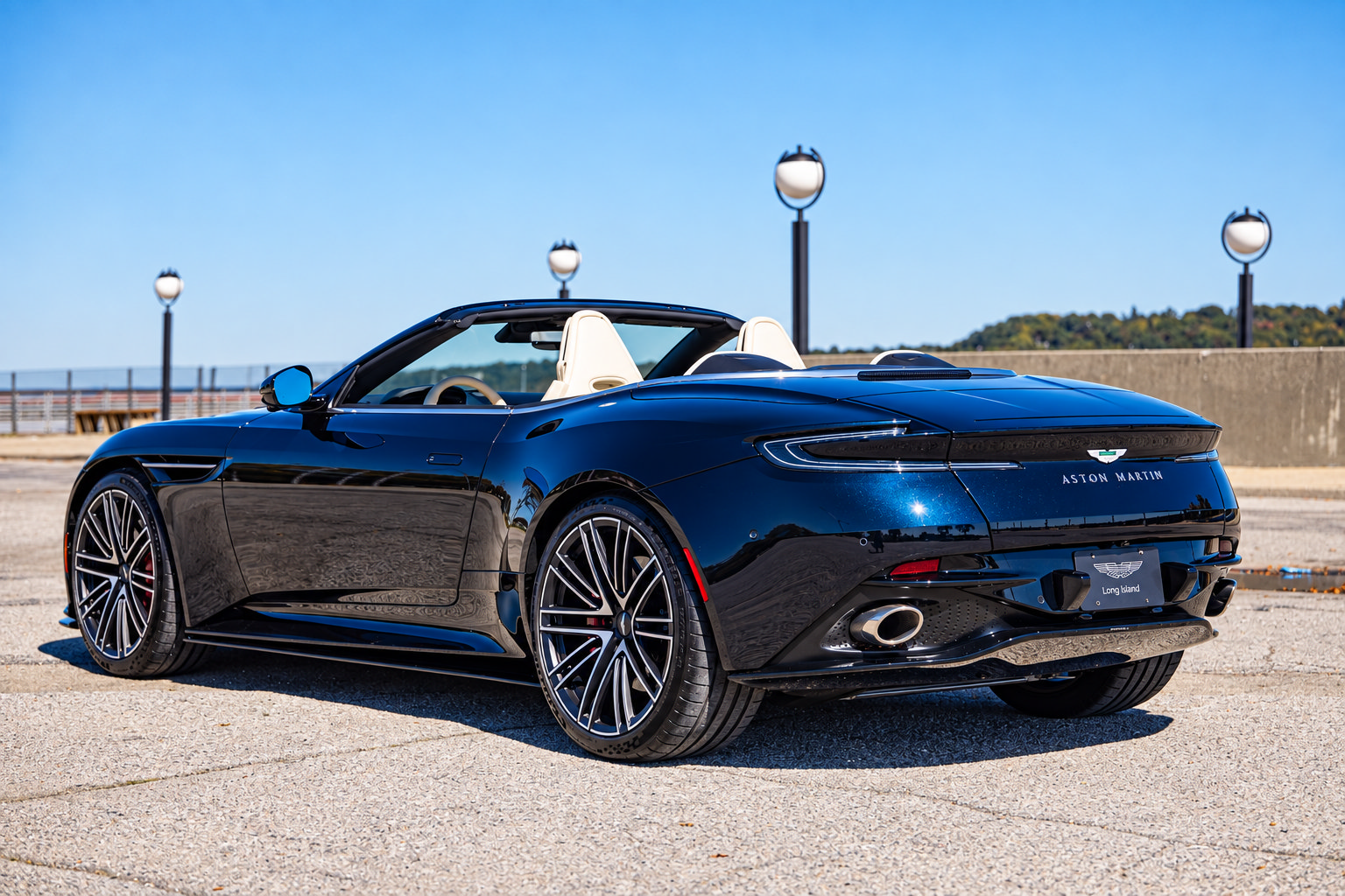 Used 2024 Aston Martin DB12 Convertible RWD image 6