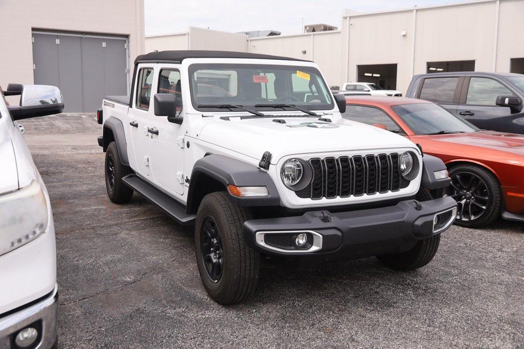 Used 2024 Jeep Gladiator Sport AWD/4WD image 1