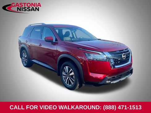 Used 2024 Nissan Pathfinder SL image 1