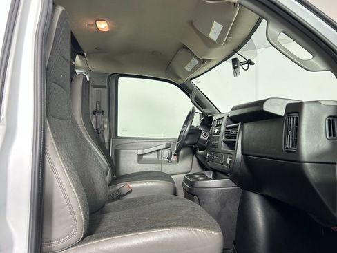 Used 2024 GMC Savana 2500 Work Van w/ Driver Convenience Package image 10
