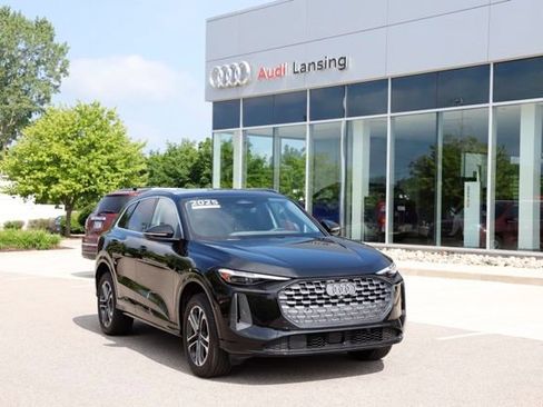 Used 2025 Audi Q5 Premium Plus w/ Premium Plus AWD/4WD image 1