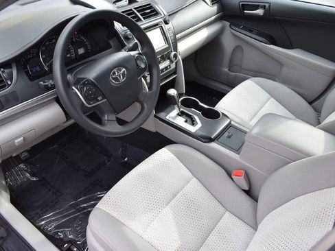 Used 2014 Toyota Camry LE image 6