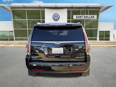 Used 2020 Cadillac Escalade 2WD image 4
