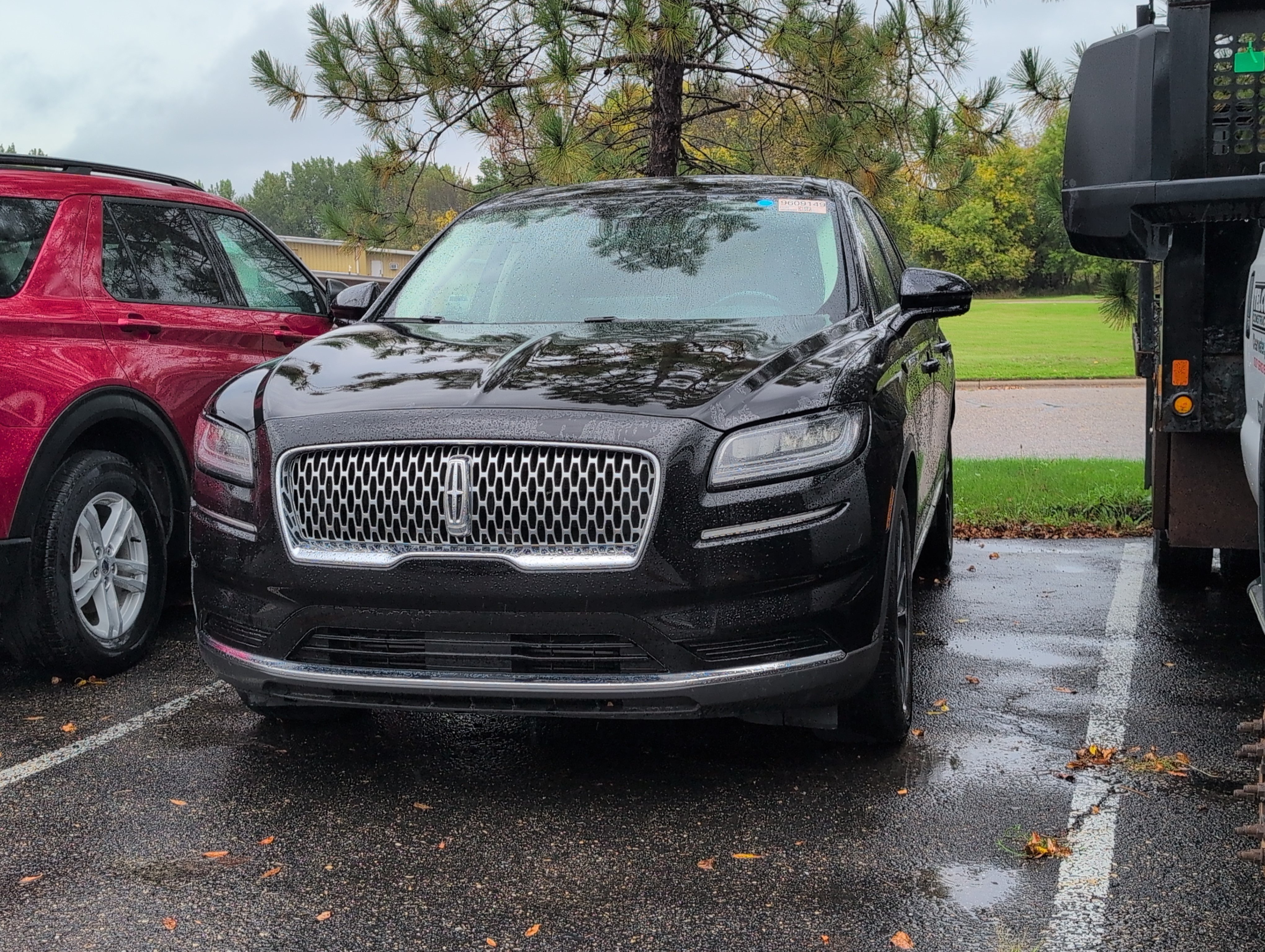 Used 2023 Lincoln Nautilus Reserve AWD/4WD image 2