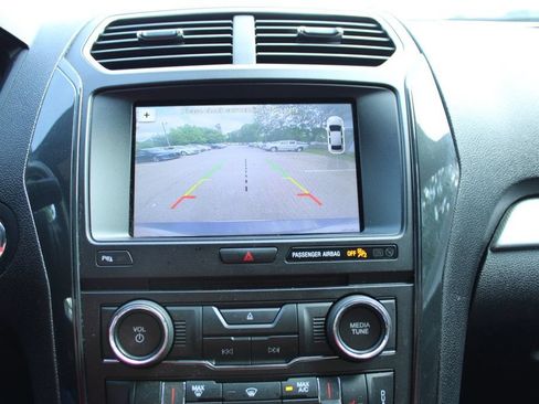 Used 2017 Ford Explorer XLT w/ Equipment Group 202A FWD image 19