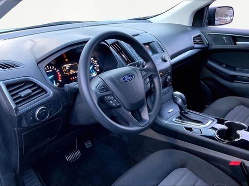 Used 2018 Ford Edge SE image 10