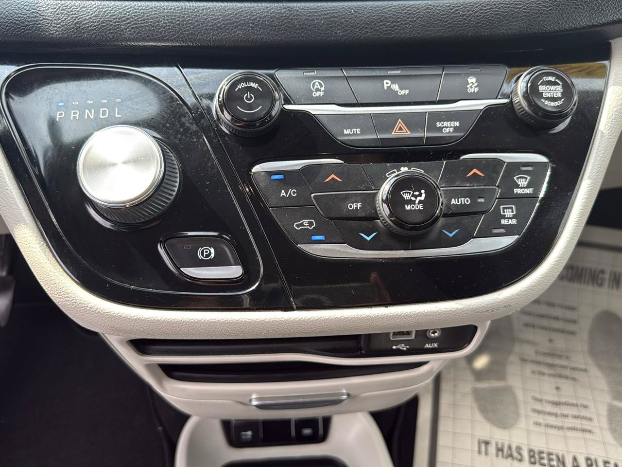 Used 2020 Chrysler Pacifica Touring-L FWD image 24