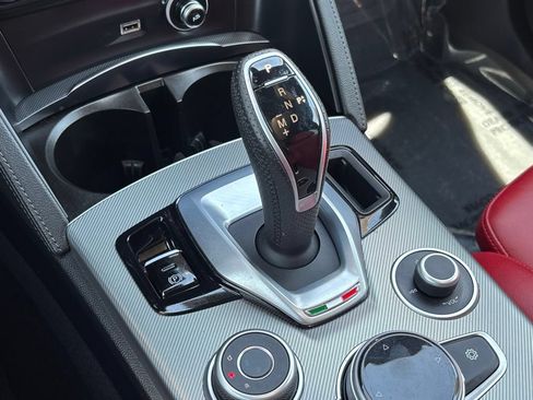 Used 2023 Alfa Romeo Stelvio Veloce AWD/4WD image 20