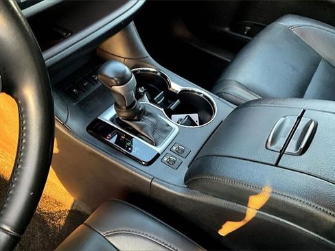 Used 2019 Toyota Highlander XLE image 19