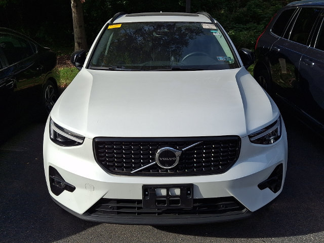 Used 2026 Volvo XC40 B5 Plus AWD/4WD image 2