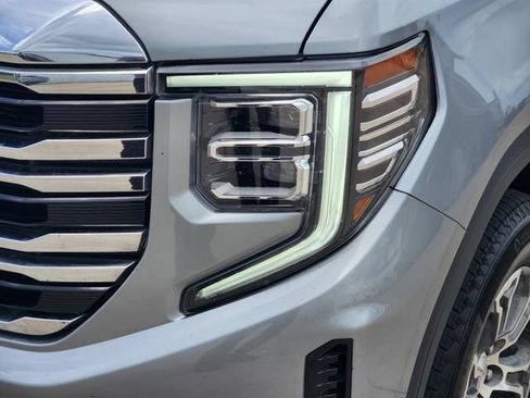 Used 2025 GMC Sierra 1500 SLT RWD image 9