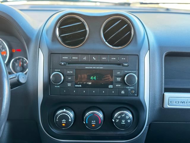 Used 2017 Jeep Compass Latitude FWD image 35