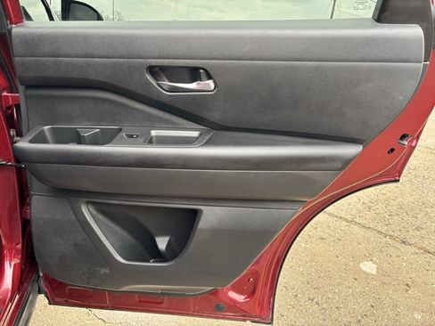 Used 2022 Nissan Pathfinder SV w/ SV Premium Package image 23