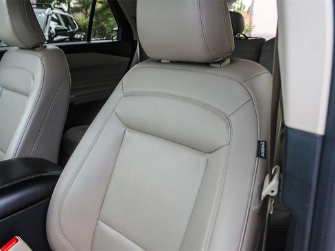 Used 2021 Ford Explorer XLT w/ Equipment Group 202A image 25